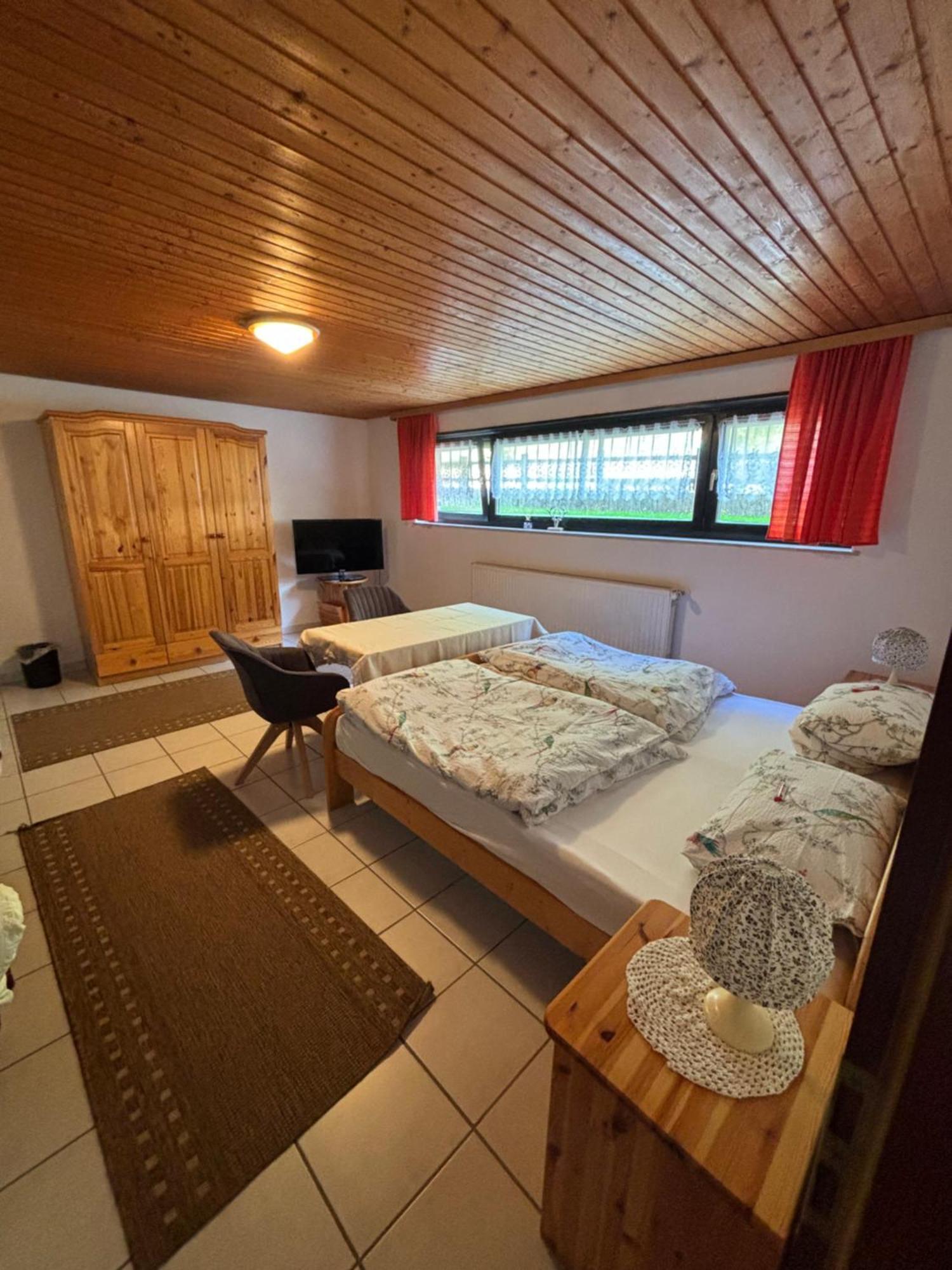 Hotel Pension Ernst Im Herzen Des Pfaelzerwaldes Mit Kueche à Elmstein Extérieur photo